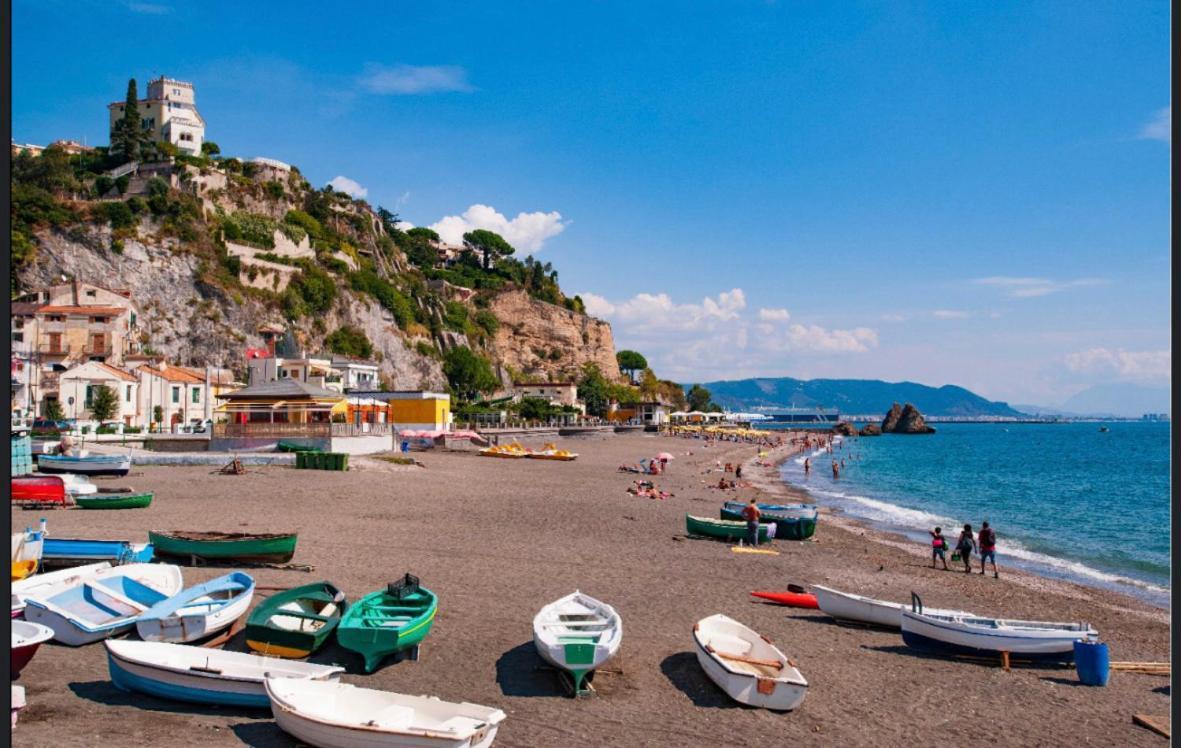 Holiday House Il Castello Di Anna Apartman Vietri Kültér fotó